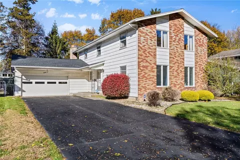 21 Gas Light Ln, Rochester, NY 14610