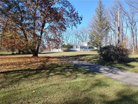 541 Tyre Rd, Galen, NY 14433