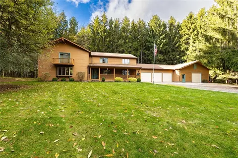 6799 Rice Rd, Bloomfield, NY 14469