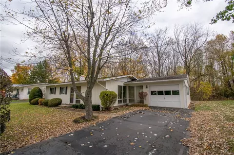 114 Sprucewood Cir, Geneva, NY 14456
