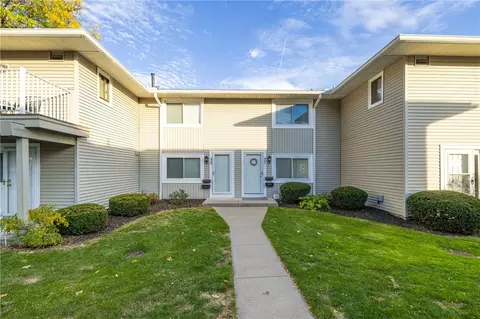 942 Eastbrooke Ln, Rochester, NY 14618