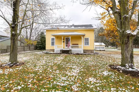 82 River St, Avon, NY 14414