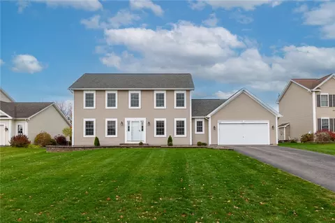 842 Bannerwood Dr, Webster, NY 14580