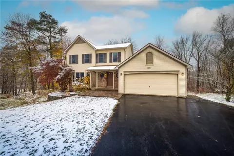 1447 Hiddenpond Ln, Walworth, NY 14568