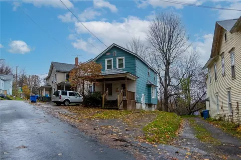 4 Rice St, Lyons, NY 14489