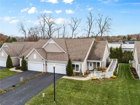 7 Silverwood Cir, East Rochester, NY 14445