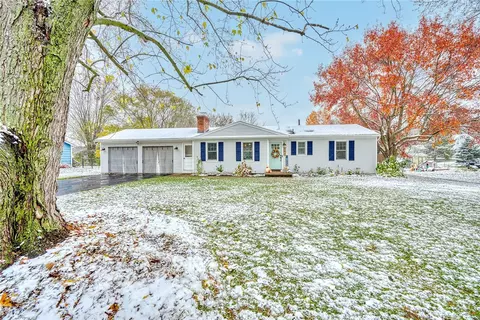 197 Heather Ln, Farmington, NY 14425
