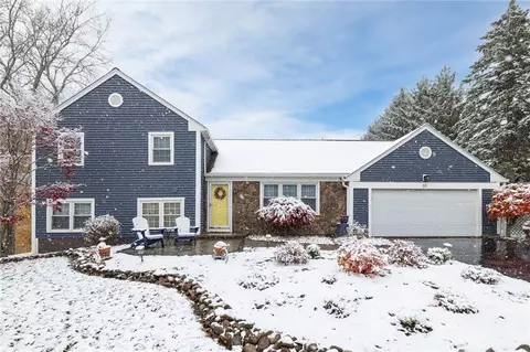 55 Wincanton Dr, Perinton, NY 14450