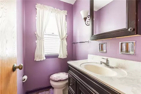 Bath - 35 Oakcrest Dr, Irondequoit, NY 14617 photo 1 of 2