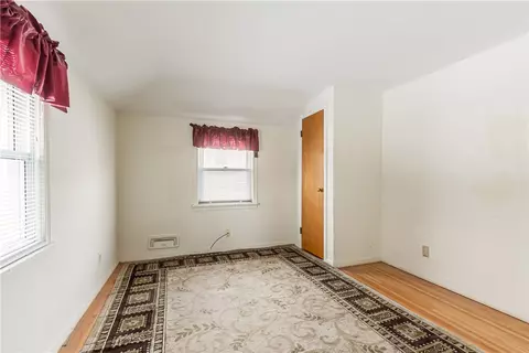 Bedroom - 35 Oakcrest Dr, Irondequoit, NY 14617 photo 3 of 3