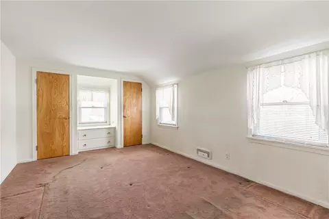 Bedroom - 35 Oakcrest Dr, Irondequoit, NY 14617 photo 1 of 3