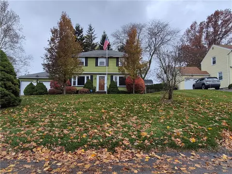 35 Oakcrest Dr, Irondequoit, NY 14617