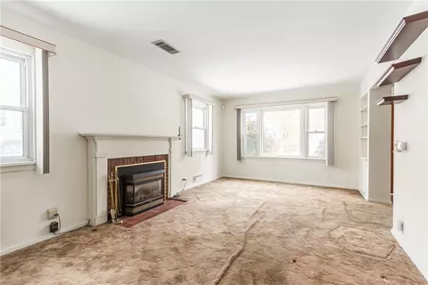 Living - 35 Oakcrest Dr, Irondequoit, NY 14617 photo 2 of 5