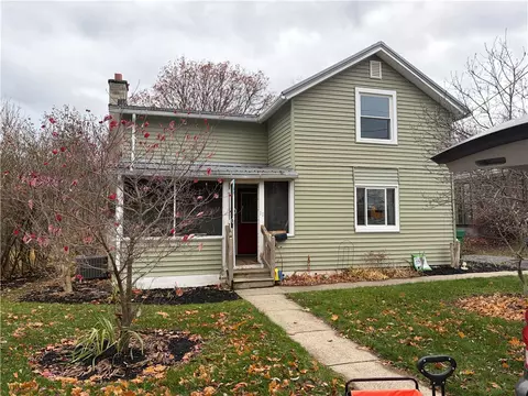 11 Spring St, Mount Morris, NY 14510