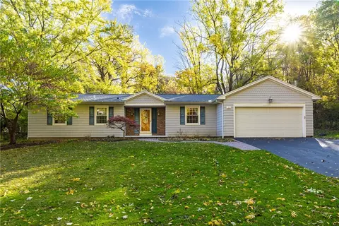 3 Selborne Chase, Perinton, NY 14450