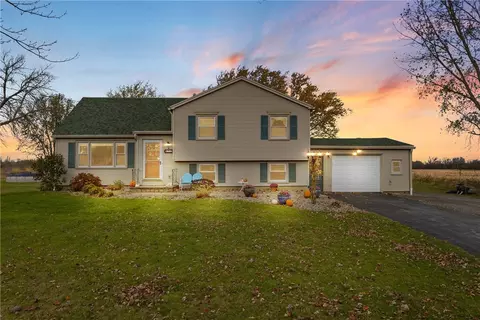 90 Moul Rd, Parma, NY 14468