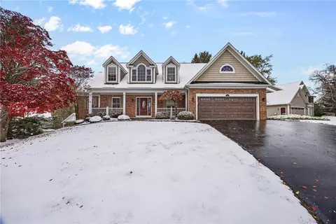 40 Thendara Ln, Irondequoit, NY 14617