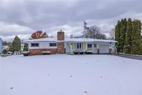 282 Straub Rd, Greece, NY 14626