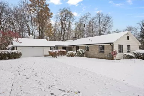 18 S Pittsford Hill Ln, Pittsford, NY 14534