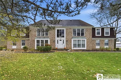 100 Carriage Dr #4, Orchard Park, NY 14127