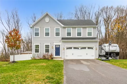 5861 Tweed Trl, Farmington, NY 14425