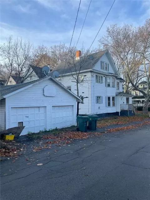 26-28 Lakeview Ter, Rochester, NY 14613