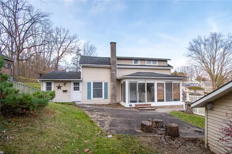 21 Maple St, Lyons, NY 14489