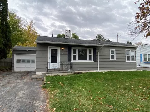 47 Thorpe Cres, Greece, NY 14616