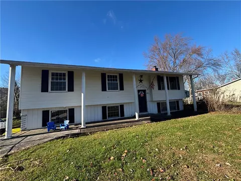47 Richards Dr, Triangle, NY 13862