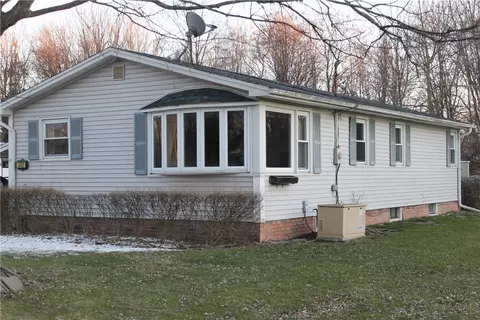 302 Linwood Ave, Gaines, NY 14411