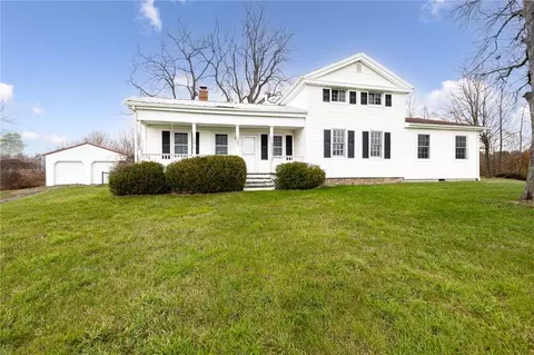 4095 Middle Rd, Canandaigua, NY 14424