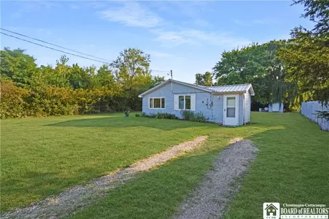 69 S State St, Ripley, NY 14775