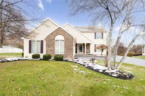 4906 Bramblewood Trl, Canandaigua, NY 14424