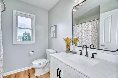 Bath - 1027 Pondbrook Pt, Webster, NY 14580 photo 2 of 3