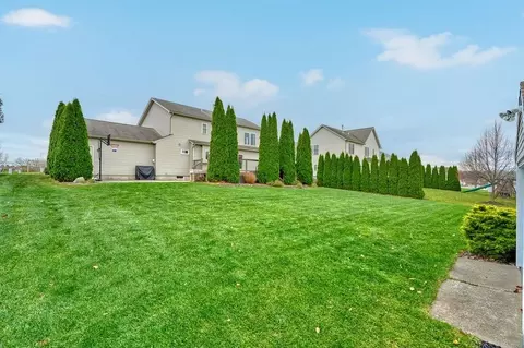 Exterior - 1027 Pondbrook Pt, Webster, NY 14580 photo 5 of 6