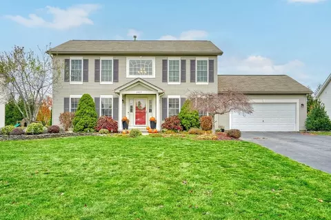 1027 Pondbrook Pt, Webster, NY 14580