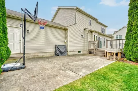 Exterior - 1027 Pondbrook Pt, Webster, NY 14580 photo 3 of 6