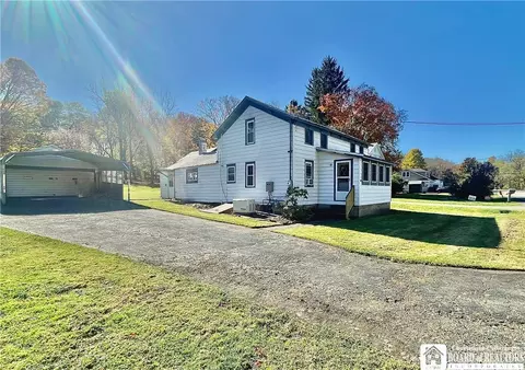 549 King Rd, Hanover, NY 14062