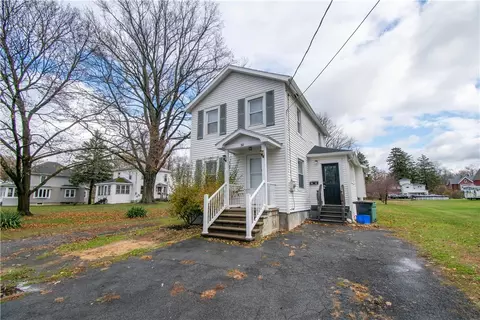 54 Center St, Waterloo, NY 13165