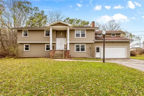 4 Shepard Ln, Ogden, NY 14624