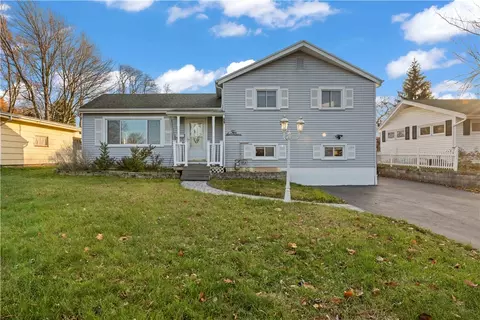 217 Rosecroft Dr, Greece, NY 14616