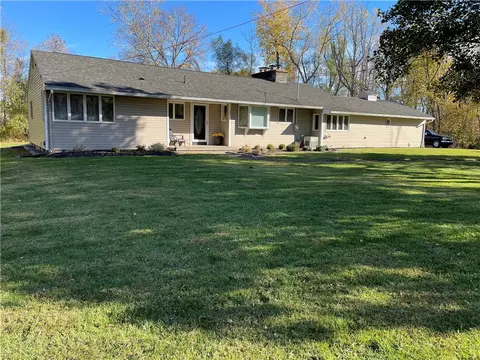 20 Pease Rd, Parma, NY 14559