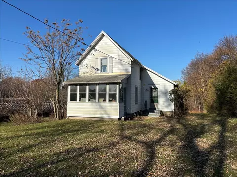 Exterior - 1339 Stanton Ln, Irondequoit, NY 14617 photo 4 of 10