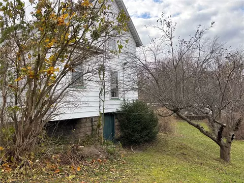 Exterior - 1339 Stanton Ln, Irondequoit, NY 14617 photo 5 of 10