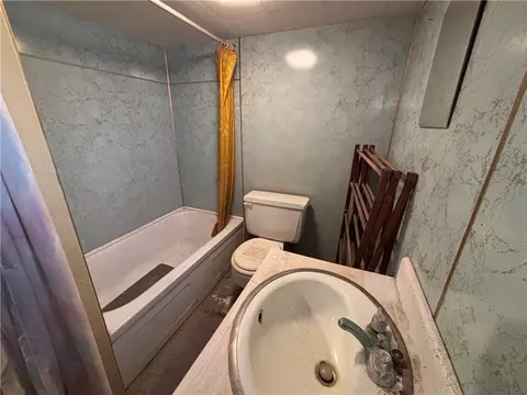 Bath - 1339 Stanton Ln, Irondequoit, NY 14617 photo 2 of 2