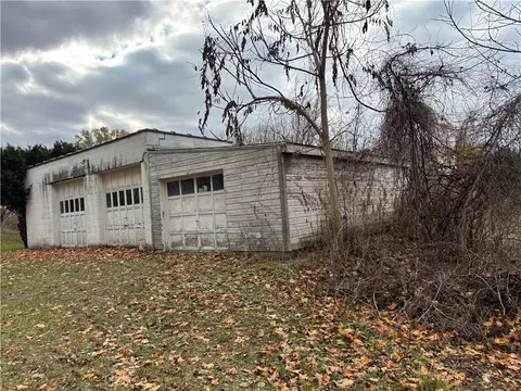 Exterior - 1339 Stanton Ln, Irondequoit, NY 14617 photo 7 of 10