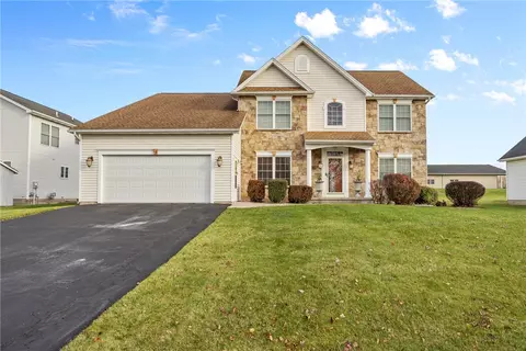 14 Marc Mar Trl, Gates, NY 14606
