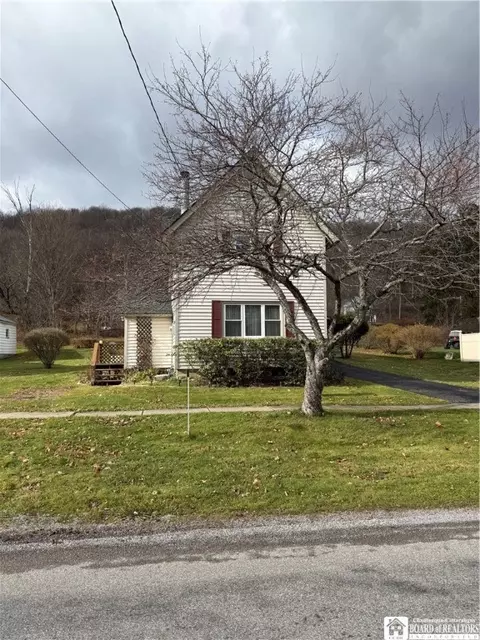 87 South St, New Albion, NY 14719