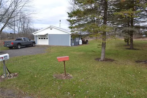 6111 Austin Rd, Arcadia, NY 14513