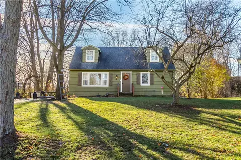 64 Harwin Dr, Rochester, NY 14623
